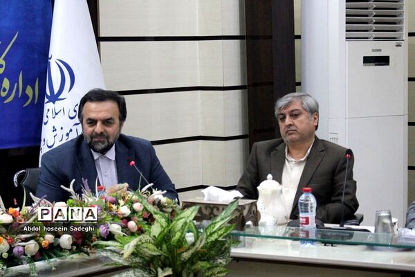 نشست تبیین برنامه‌ها و سیاست‌های صندوق ذخیره فرهنگیان در بوشهر