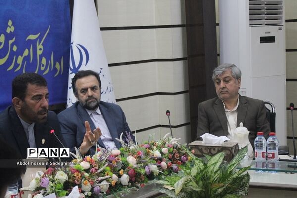 نشست تبیین برنامه‌ها و سیاست‌های صندوق ذخیره فرهنگیان در بوشهر