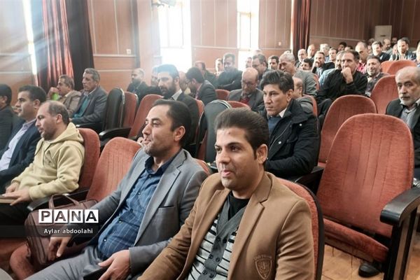 جلسه هم‌اندیشی مدیران مدارس قرچک و پیشوا در شهرستان قرچک