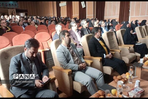 جلسه هم‌اندیشی مدیران مدارس قرچک و پیشوا در شهرستان قرچک