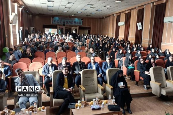 جلسه هم‌اندیشی مدیران مدارس قرچک و پیشوا در شهرستان قرچک