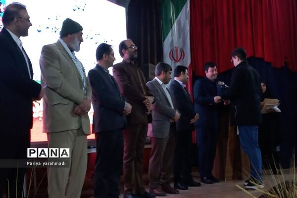 تقدیر از افتخار آفرینان کنکور سراسری و منتخب کشوری جشنواره نوجوان خوارزمی در ورامین