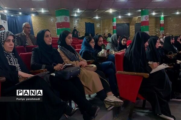 تقدیر از افتخار آفرینان کنکور سراسری و منتخب کشوری جشنواره نوجوان خوارزمی در ورامین