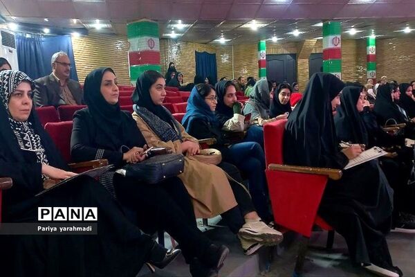 تقدیر از افتخار آفرینان کنکور سراسری و منتخب کشوری جشنواره نوجوان خوارزمی در ورامین