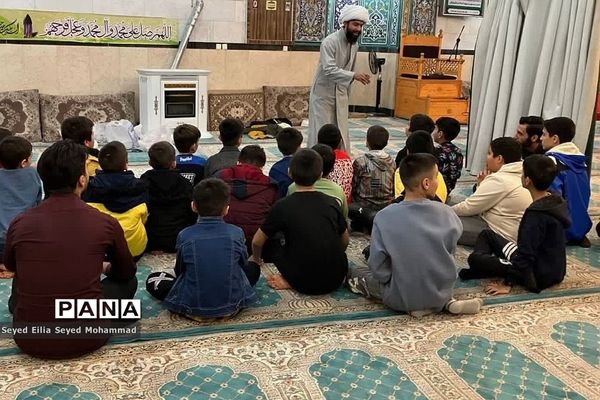 برگزاری کلاس‌های تربیتی برای دانش‌آموزان منتخب در پایگاه بسیج شهید باقری