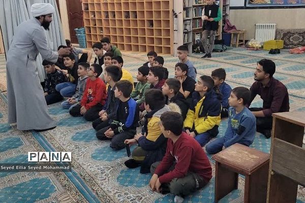 برگزاری کلاس‌های تربیتی برای دانش‌آموزان منتخب در پایگاه بسیج شهید باقری