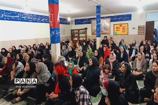 برگزاری جلسه انجمن‌ اولیا و مشاور خانواده در مدرسه شهدای‌ هسته‌ای ‌قرچک