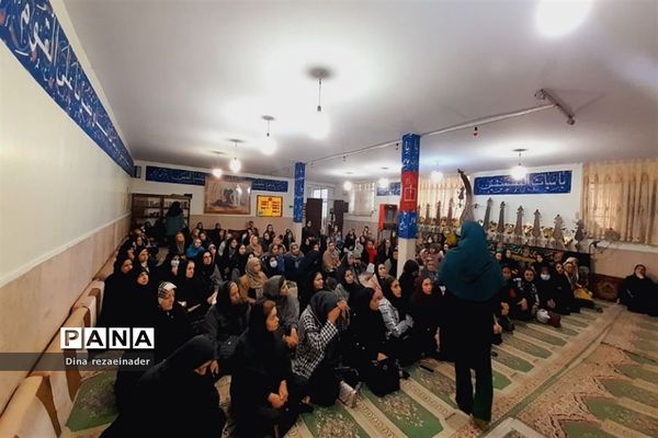 برگزاری جلسه انجمن‌ اولیا و مشاور خانواده در مدرسه شهدای‌ هسته‌ای ‌قرچک