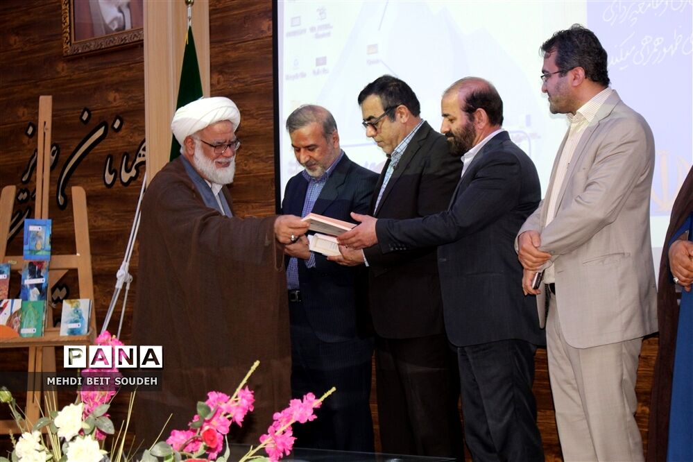 آیین رونمایی از مجموعه کتاب ره‌نامه رهبر معظم انقلاب