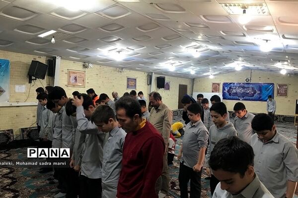 حضور پرشور دانش‌آموزان در نماز جماعت مدارس ناحیه 2 شهرری
