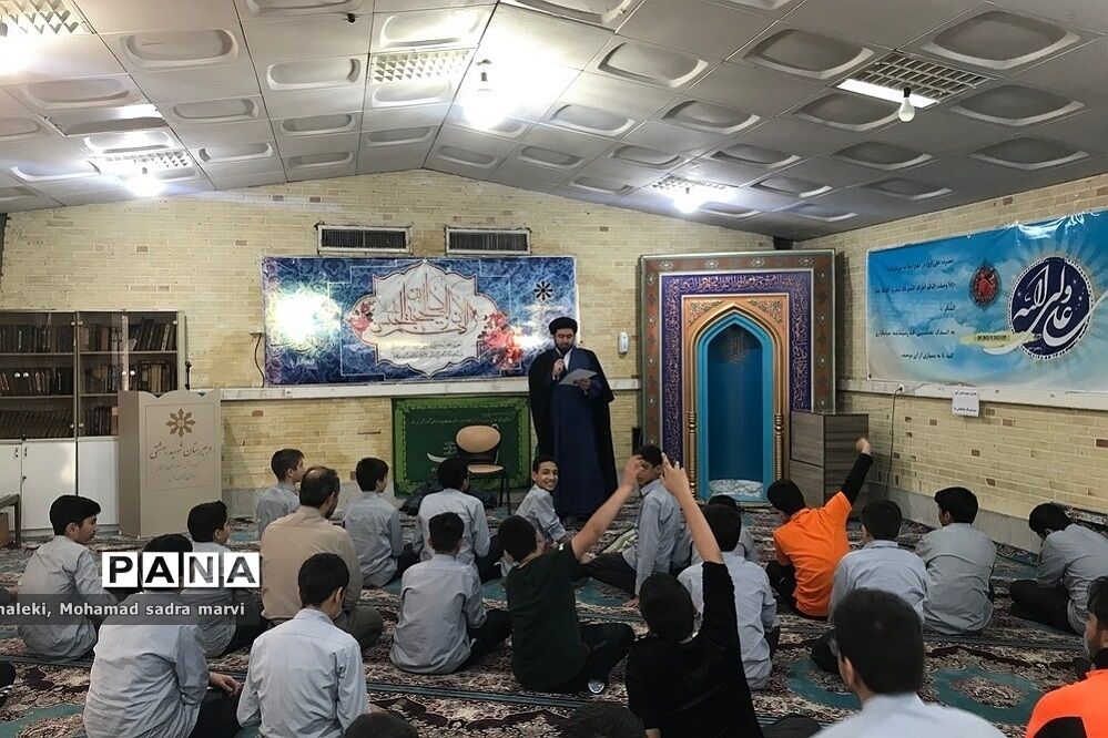 حضور پرشور دانش‌آموزان در نماز جماعت مدارس ناحیه 2 شهرری
