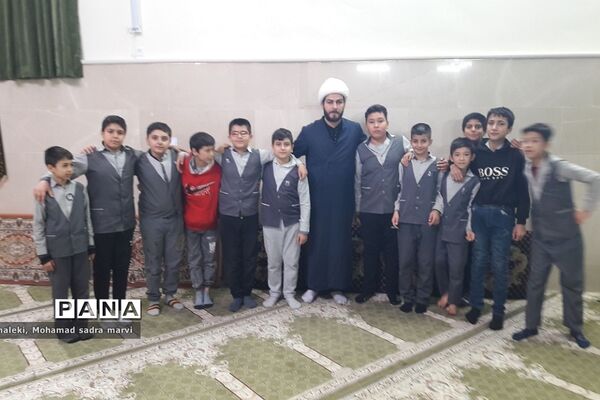 حضور پرشور دانش‌آموزان در نماز جماعت مدارس ناحیه 2 شهرری