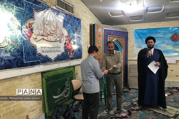 حضور پرشور دانش‌آموزان در نماز جماعت مدارس ناحیه 2 شهرری