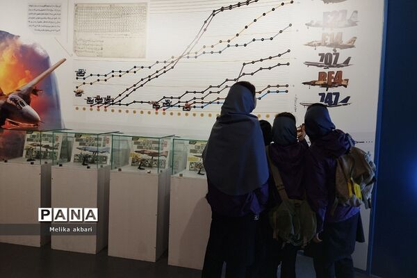 بازدید دانش‌آموزان ناحیه دو شهرری از باغ کتاب تهران