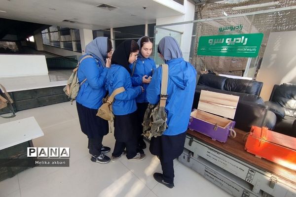 بازدید دانش‌آموزان ناحیه دو شهرری از باغ کتاب تهران