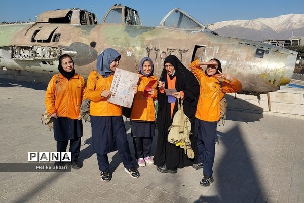 بازدید دانش‌آموزان ناحیه دو شهرری از باغ کتاب تهران