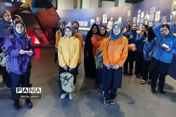 بازدید دانش‌آموزان ناحیه دو شهرری از باغ کتاب تهران