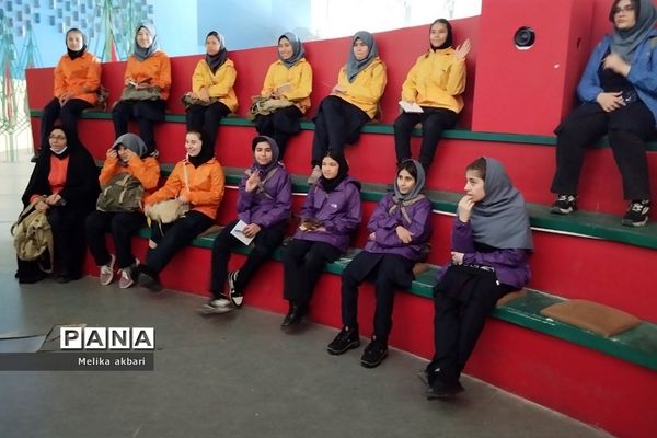 بازدید دانش‌آموزان ناحیه دو شهرری از باغ کتاب تهران