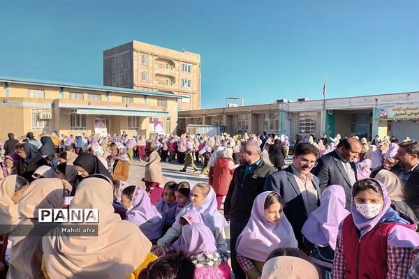بازارچه همدلی در دبستان آزاده بهبهان