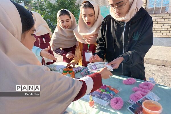 بازارچه همدلی در دبستان آزاده بهبهان