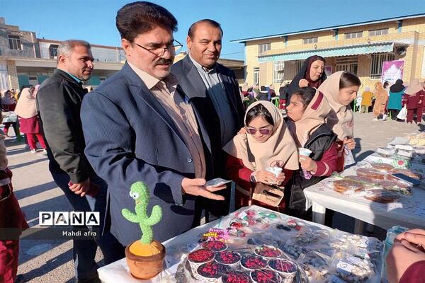 بازارچه همدلی در دبستان آزاده بهبهان