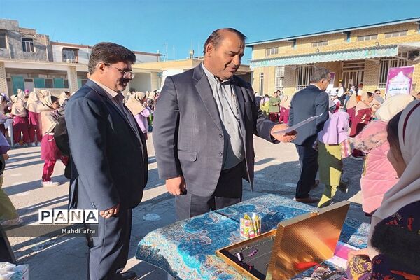 بازارچه همدلی در دبستان آزاده بهبهان