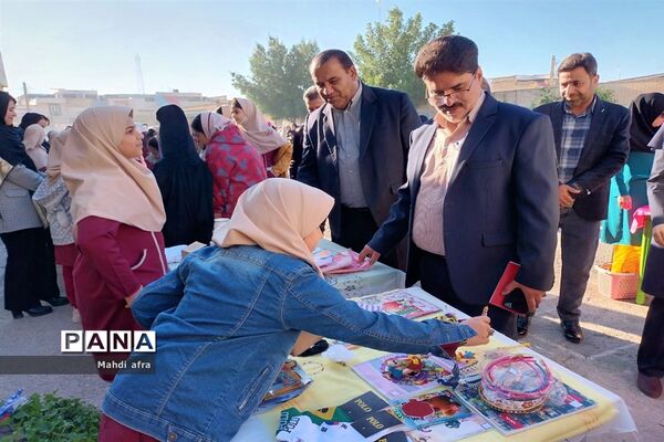بازارچه همدلی در دبستان آزاده بهبهان