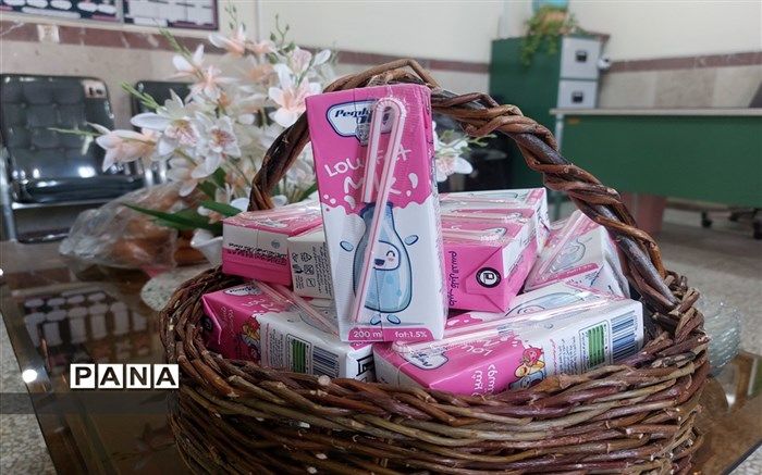 توزیع شیر رایگان در مدارس شهرستان نورآباد