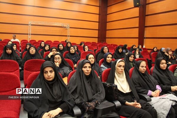 نشست کیفیت بخشی به عملکرد مدیریت مراکز آموزشی در بهارستان دو