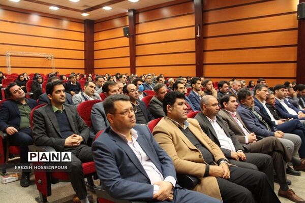 نشست کیفیت بخشی به عملکرد مدیریت مراکز آموزشی در بهارستان دو