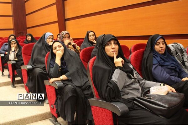 نشست کیفیت بخشی به عملکرد مدیریت مراکز آموزشی در بهارستان دو