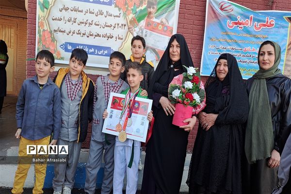 آیین تجلیل از دانش‌آموز رباط‌کریمی و صاحب مدال طلای جهان در مسابقات کاراته ۲۰۲۳ گرجستان