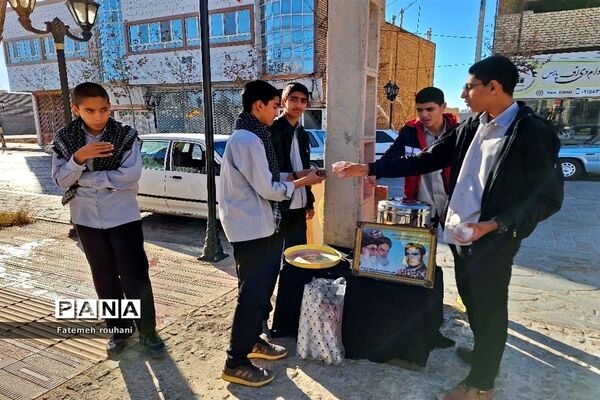 ‌مراسم تکریم از مادر شهید در خلیل‌آباد