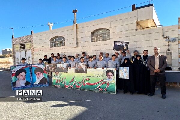 ‌مراسم تکریم از مادر شهید در خلیل‌آباد