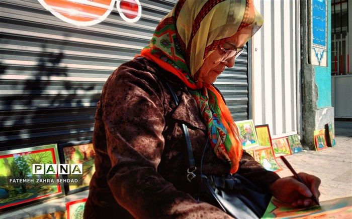 هنرآفرینی بانوی نقاش قائمشهری/ فیلم