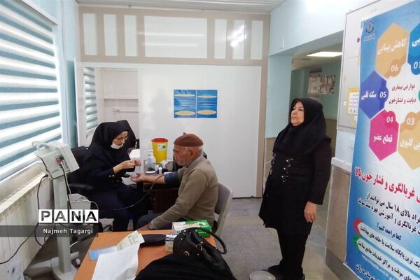 انجام آزمایش غربالگری قند و فشار خون در ادارات شهرستان مه ولات