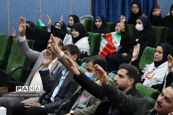 دختران حاج قاسم؛ به یاد پدر و به همراه تجلیل از مادر