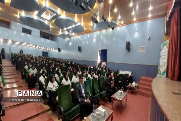 دختران حاج قاسم؛ به یاد پدر و به همراه تجلیل از مادر