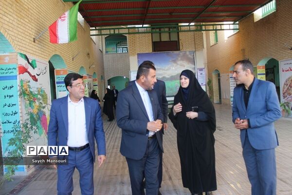 آیین نمادین افتتاحیه طرح یک روز بدون کیف در بوشهر