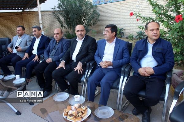 آیین نمادین افتتاحیه طرح یک روز بدون کیف در بوشهر