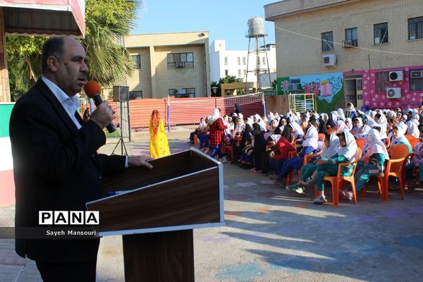 آیین نمادین افتتاحیه طرح یک روز بدون کیف در بوشهر