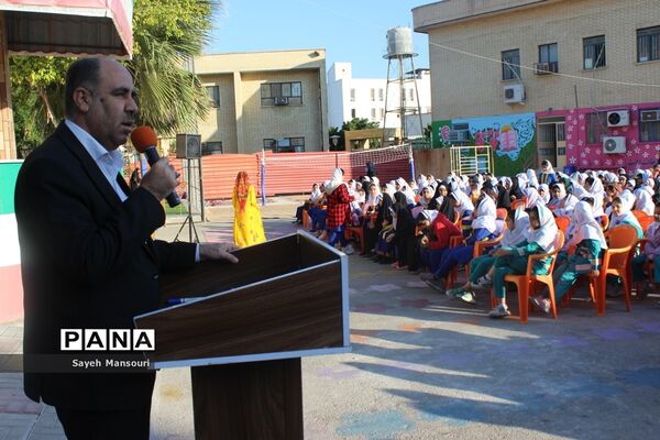 آیین نمادین افتتاحیه طرح یک روز بدون کیف در بوشهر