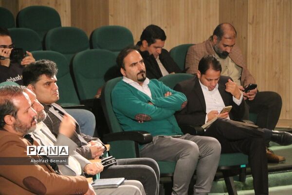 نشست صمیمی معاون وزیر ارشاد با مدیران رسانه ها در قم