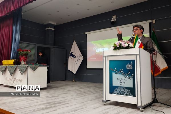 آیین تجلیل از پژوهشگران برتر سال ۱۴۰۲-۱۴۰۱ در آموزش و پرورش ناحیه ۶ مشهد