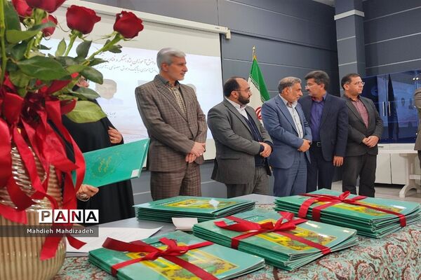 آیین تجلیل از پژوهشگران برتر سال ۱۴۰۲-۱۴۰۱ در آموزش و پرورش ناحیه ۶ مشهد