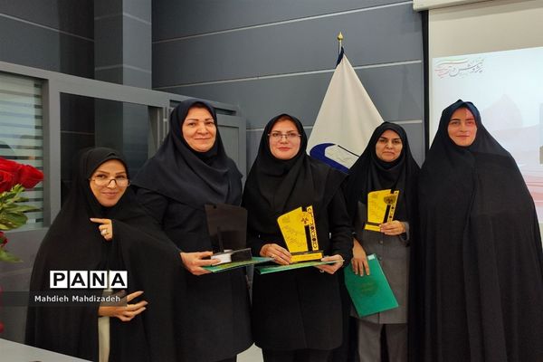 آیین تجلیل از پژوهشگران برتر سال ۱۴۰۲-۱۴۰۱ در آموزش و پرورش ناحیه ۶ مشهد