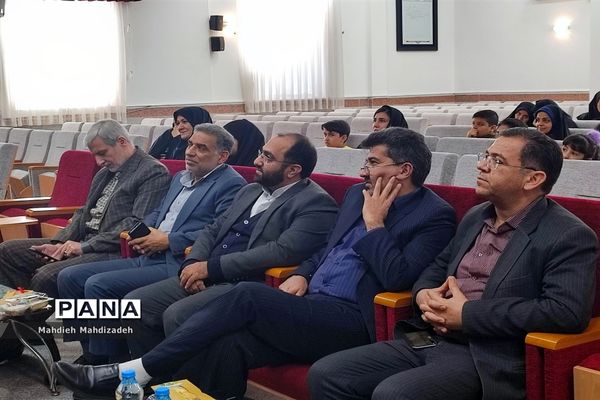 آیین تجلیل از پژوهشگران برتر سال ۱۴۰۲-۱۴۰۱ در آموزش و پرورش ناحیه ۶ مشهد