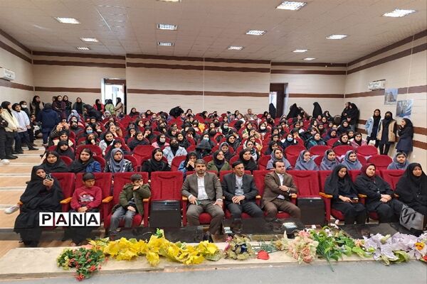 اهدای جوایز به برگزیدگانِ مسابقات قرآن و عترت شهرستان ایوان