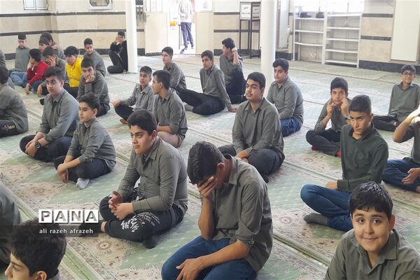 برنامه های دهه بصیرت با حضور دانش‌آموزان پیشتاز در اندیمشک