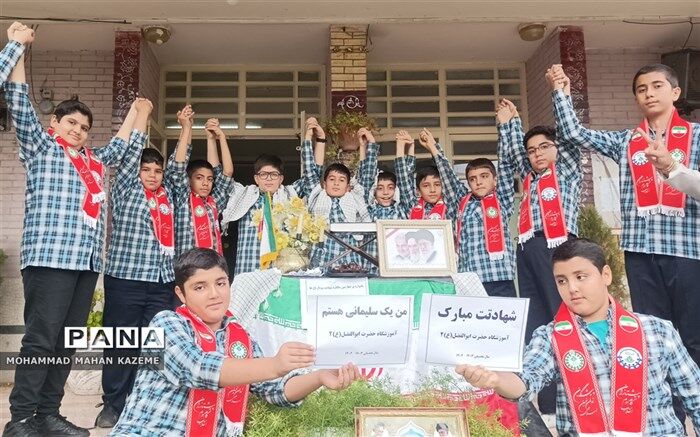 دانش‌آموزان شیرازی از شهید سلیمانی می‌گویند/فیلم